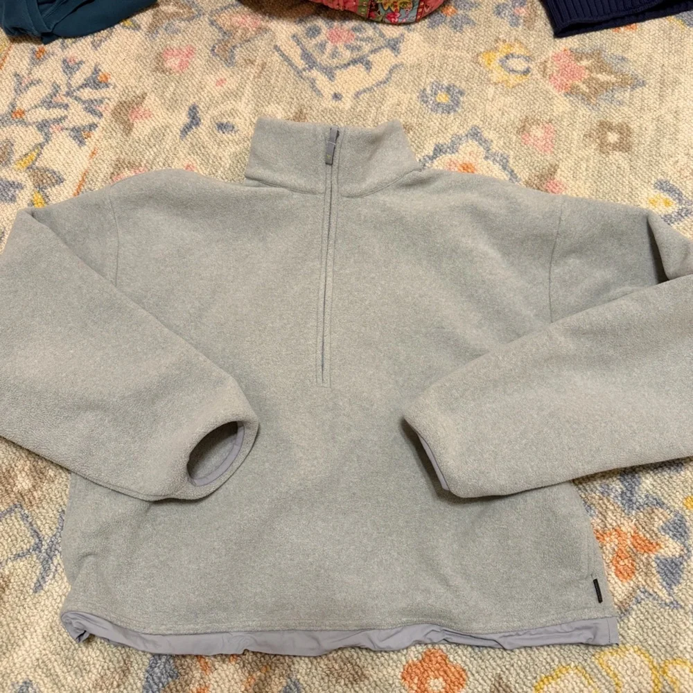 Aritzia Golden Polartec® 200 1/4 Zip Sweater Heather Chrome Gray - Picture 5 of 9